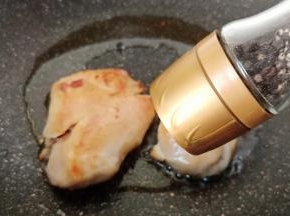 加点黑胡椒粉。