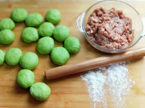 准将面团揉圆，准备工作完成。