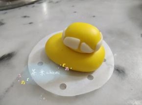 把半圆的两块，贴在左右两侧。