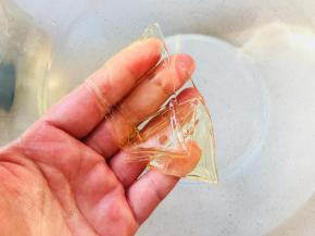 3、	吉利丁片凉水泡软