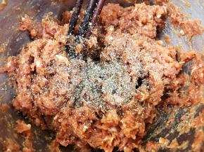 加入现磨黑胡椒碎