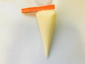 9、	静止后装入裱花袋中