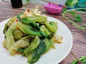 然后装入盘中，上面可以撒一些白熟芝麻即可食用