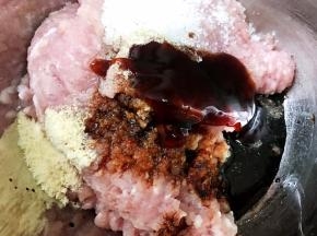 加入头抽，老抽，蚝油