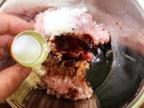 加入料酒和高度白酒，这样做出来没有肉腥味的