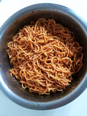 充分搅拌均匀腌制10分钟左右即可食用啦！