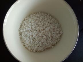 糯米浸泡一晚后取出控干水份