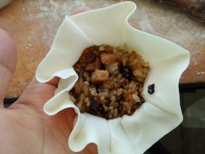 边缘稍微捏一下