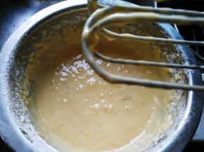 用电动打蛋器搅拌均匀