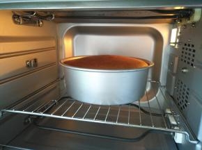 放入预热好的烤箱中下层上下火120度30分钟转上下火140度30分钟