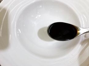 碗里加入1勺头抽，没有就用生抽代替