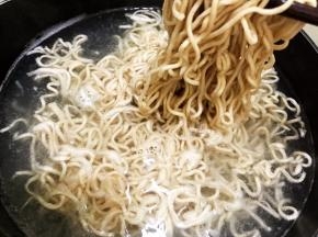 捞面不要煮的太软
捞出