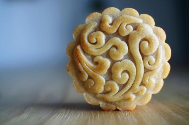 莲蓉蛋黄月饼