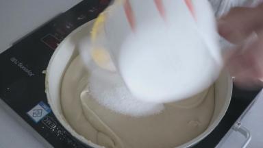 我们加入所有的细砂糖