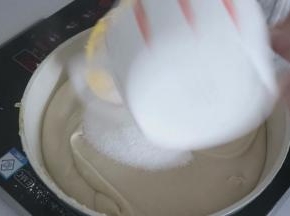 我们加入所有的细砂糖