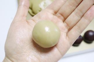 最后莲蓉的状态是细腻光滑油亮的