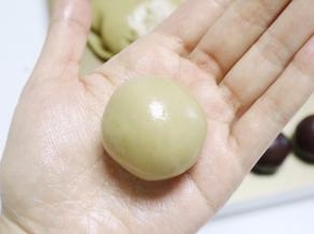 最后莲蓉的状态是细腻光滑油亮的