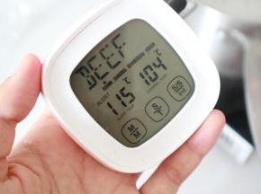 用温度计测量，熬煮至115-117度之间时 关火