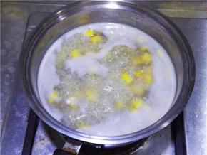 放入南瓜后煮10分钟。