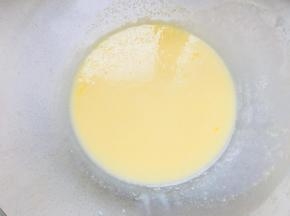4、	加过酸奶后，溶液会越搅拌越粘稠