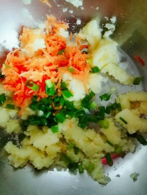 土豆泥与蔬菜混合