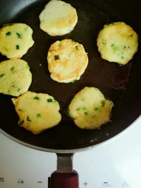 煎至两面金黄即可出锅