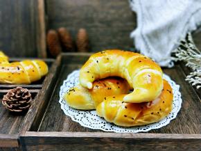 搭配一杯咖啡，下午茶时间。