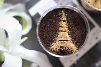 冷藏好后，就可以享受美味了。你也可以装饰一下。