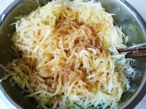 加入十三香和芝麻油