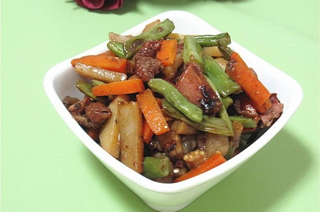 酱烧杂蔬鸭条