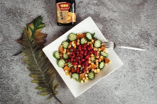 南瓜坚果油醋汁沙拉
