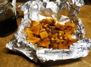 烤好拿出淋上油醋汁拌均匀