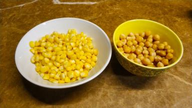 鹰嘴豆、粟米粒煮熟