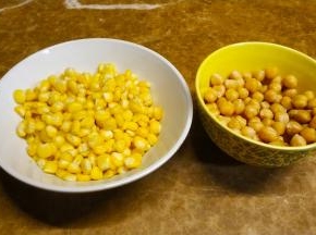 鹰嘴豆、粟米粒煮熟