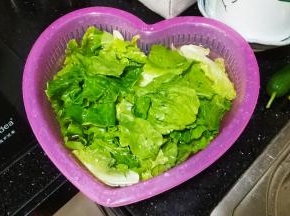 生菜、青瓜洗净