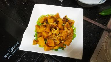 再放入拌好的南瓜
