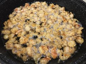 一直熬到表面气泡变少就可以关火了