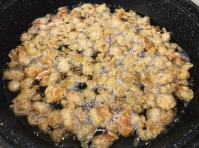 一直熬到表面气泡变少就可以关火了