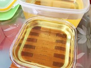 得到2盒清亮无异味的猪油
等凉透后放入冰箱冷藏保存
