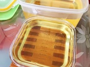 得到2盒清亮无异味的猪油
等凉透后放入冰箱冷藏保存