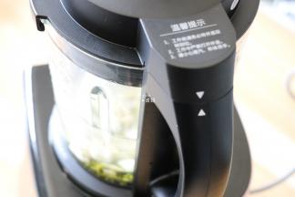 盖上盖子，接通电源；