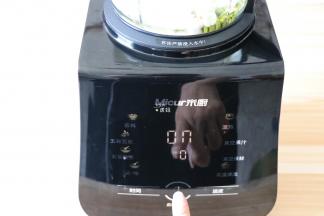 按一下启动键；