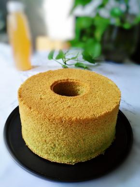 蛋糕完全冷却后脱摸，切块，即可食用