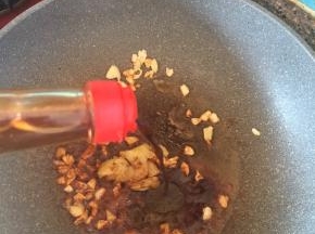 加入适量的香醋。