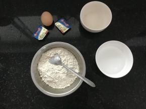 先准备好材料，黄油要室温软化。