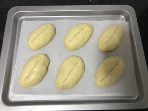 整成橄榄形，每个橄榄形上割一刀，放在36度密封环境中，放一杯温水，发至两倍大小