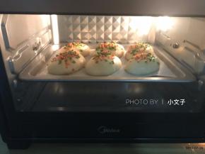 烤箱220度上下火预热，预热好之后将温度调至190度烤8分钟左右