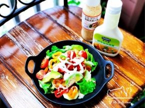 色彩斑斓、美味的沙拉酱做好啰。好有食欲吧*･゜ﾟ･*:.｡..｡.:*･'(*ﾟ▽ﾟ*)'･*:.｡. .｡.:*･゜ﾟ･*
