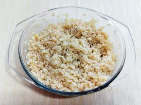 再加入生抽拌均匀，放旁边静置15分钟。