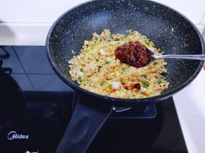 再加入1勺经典牛肉酱。